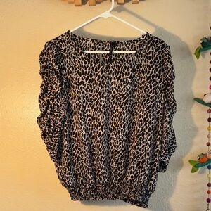 NWOT MEG AND MARGO long sleeved, cinched waist animal, print ruffled sleeves s